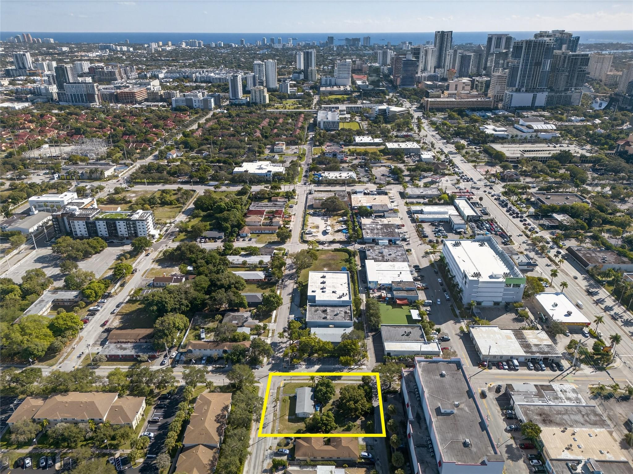 Foto de propiedad en 900 NW 2nd Street, Fort Lauderdale, FL 33311 Fort Lauderdale con MLS# 