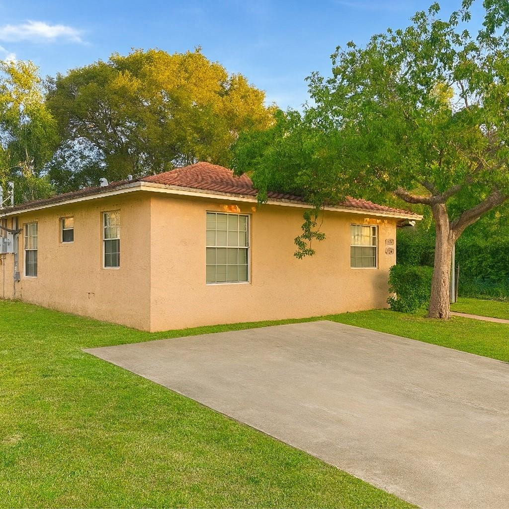 Foto de propiedad en 734 NW 13th Terrace, Fort Lauderdale, FL 33311 Fort Lauderdale con MLS# 