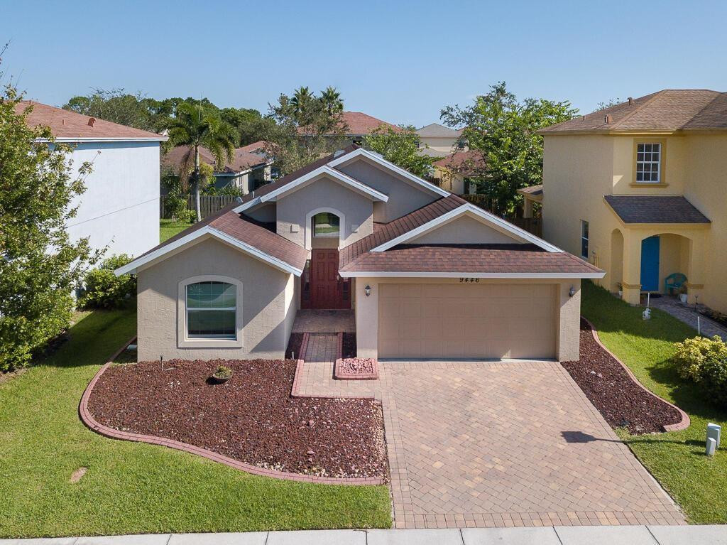 Foto de propiedad en 9446 Windrift Circle, Fort Pierce, FL 34945 Fort Pierce con MLS# 