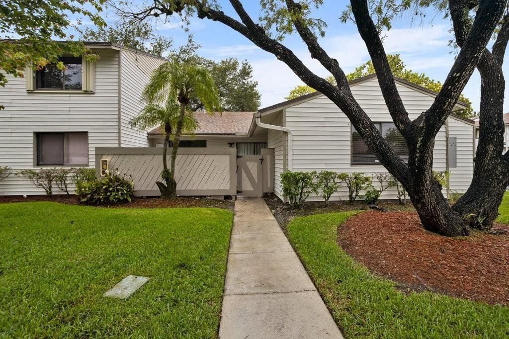 Foto de propiedad en 9824 NW 36th Street 9824, Sunrise, FL 33351 Sunrise con MLS# 