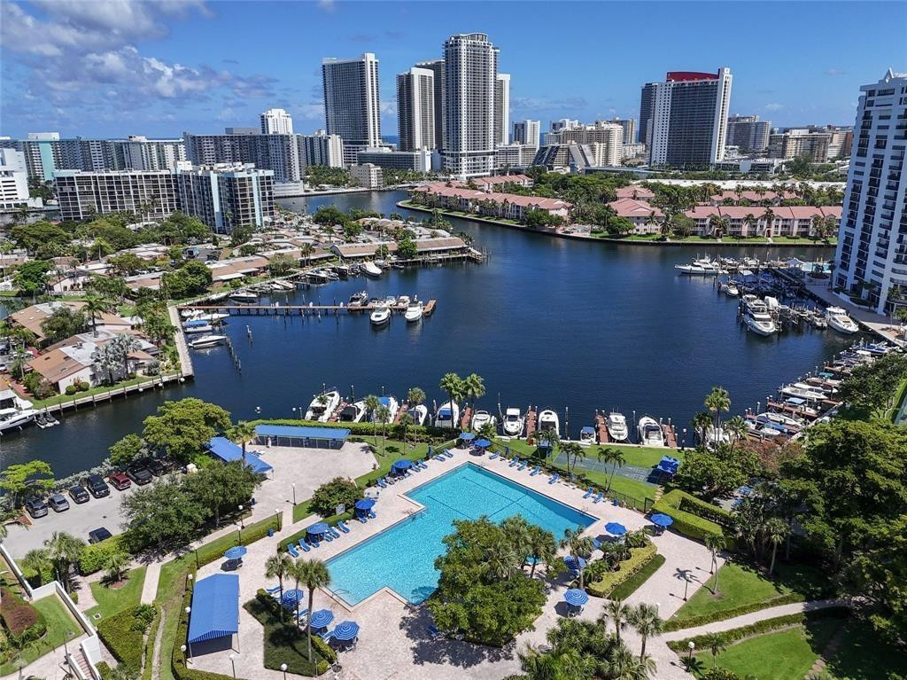 Foto de propiedad en 2500 Parkview Drive 403, Hallandale Beach, FL 33009 Hallandale Beach con MLS# 