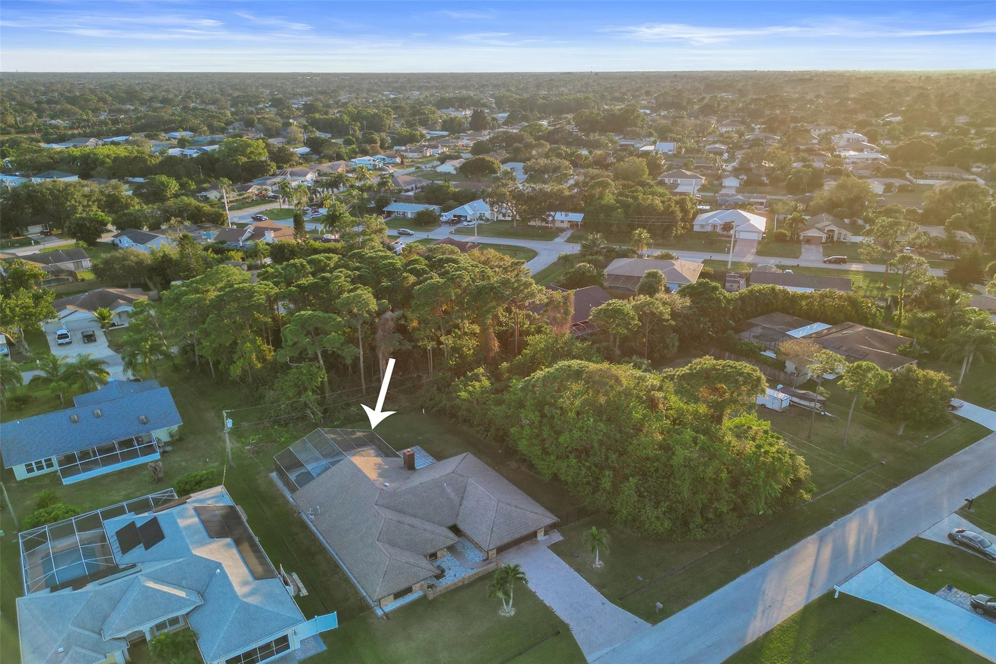 Foto de propiedad en 750 SE Cavern Avenue, Port St. Lucie, FL 34983 Port St. Lucie con MLS# 