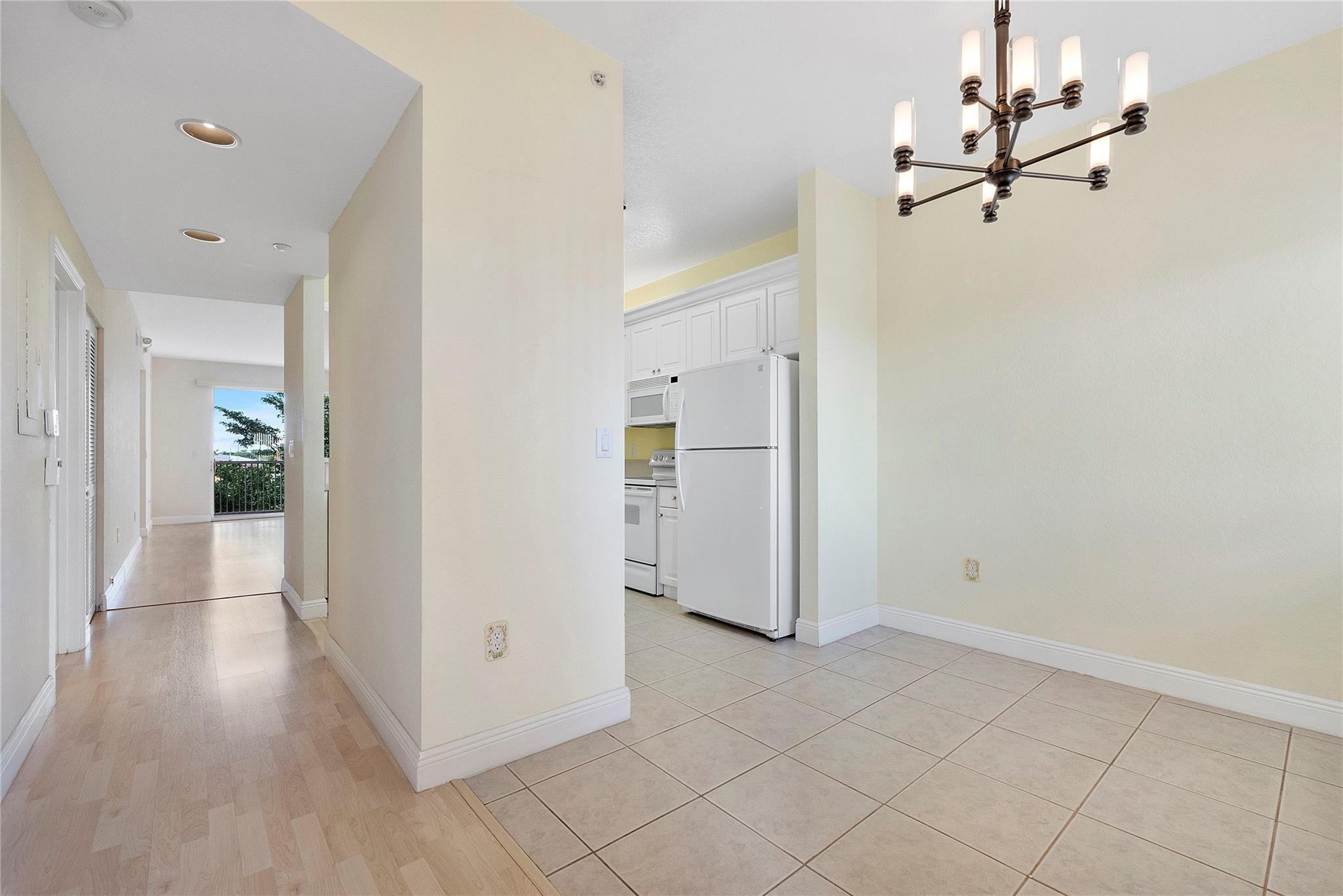 Foto de propiedad en 7765 Yardley Drive 403, Fort Lauderdale, FL 33321 Fort Lauderdale con MLS# 