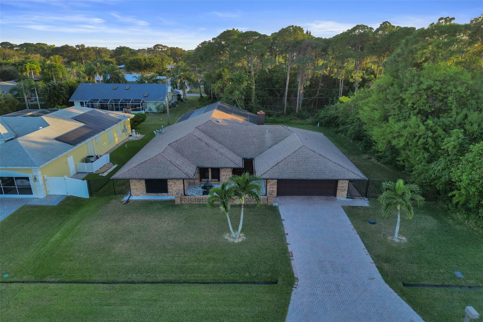 Foto de propiedad en 766 SE Cavern Avenue, Port St. Lucie, FL 34983 Port St. Lucie con MLS# 