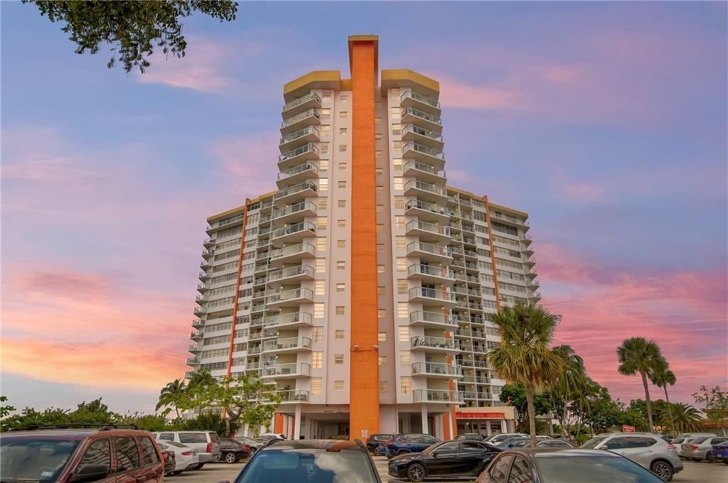 Foto de propiedad en 1301 NE Miami Gardens Drive 1721w, Miami, FL 33179 Miami con MLS# 
