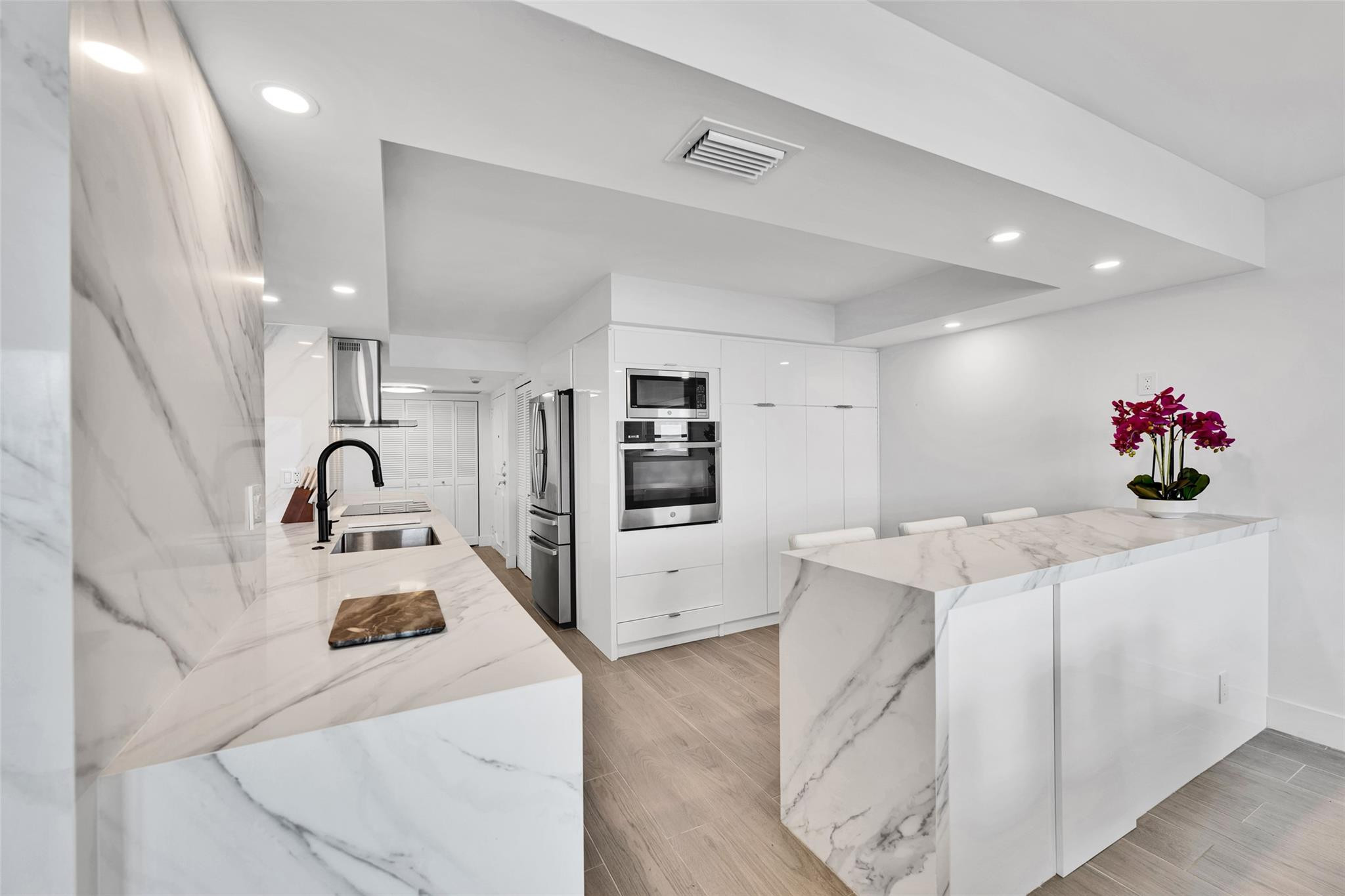 Foto de propiedad en 5100 N Ocean Boulevard 1016, Lauderdale-By-The-Sea, FL 33308 Lauderdale-By-The-Sea con MLS# 
