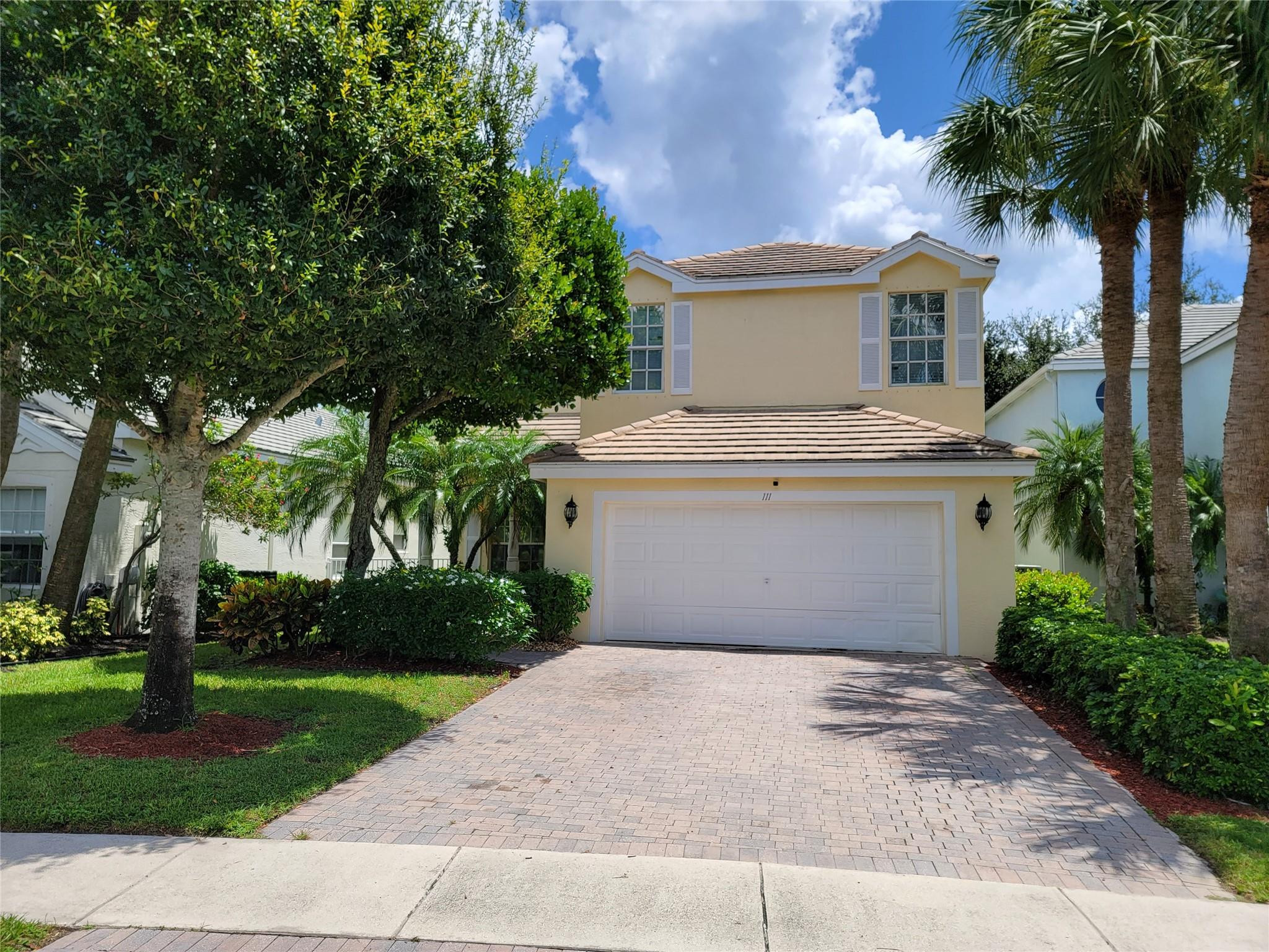 Foto de propiedad en 111 Berenger Walk, Royal Palm Beach, FL 33414 Royal Palm Beach con MLS# 