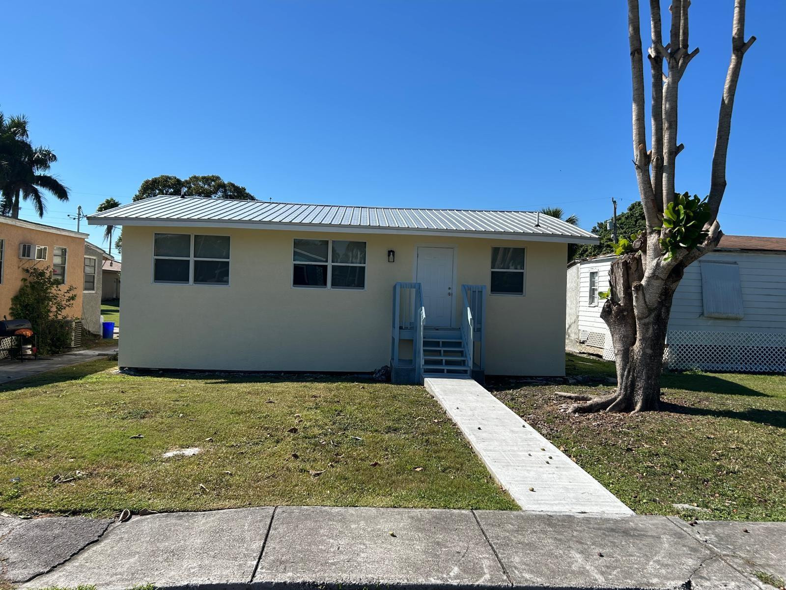 Foto de propiedad en 371 Banyan (MAIN HOUSE) Avenue, Pahokee, FL 33476 Pahokee con MLS# 