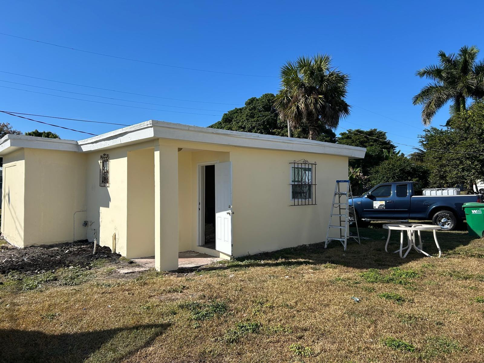 Foto de propiedad en 371 Banyan (REAR APT) Avenue, Pahokee, FL 33476 Pahokee con MLS# 