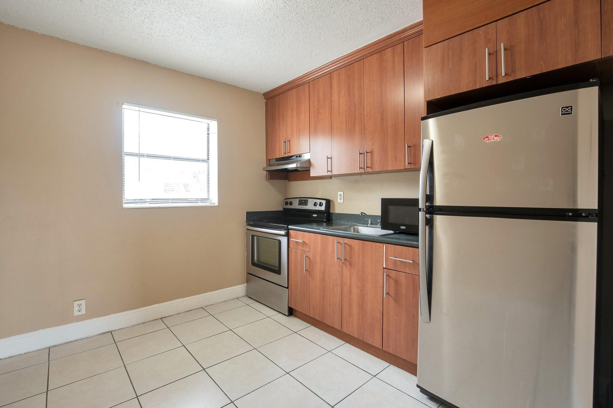 Alquilada 4061 N Dixie Highway 29, Oakland Park, FL 33334, Oakland Park, FL 33334