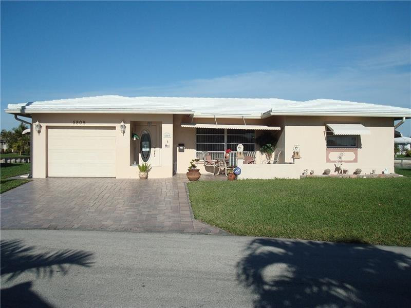 Foto de propiedad en 5809 NW 85th Avenue, Tamarac, FL 33321 Tamarac con MLS# 