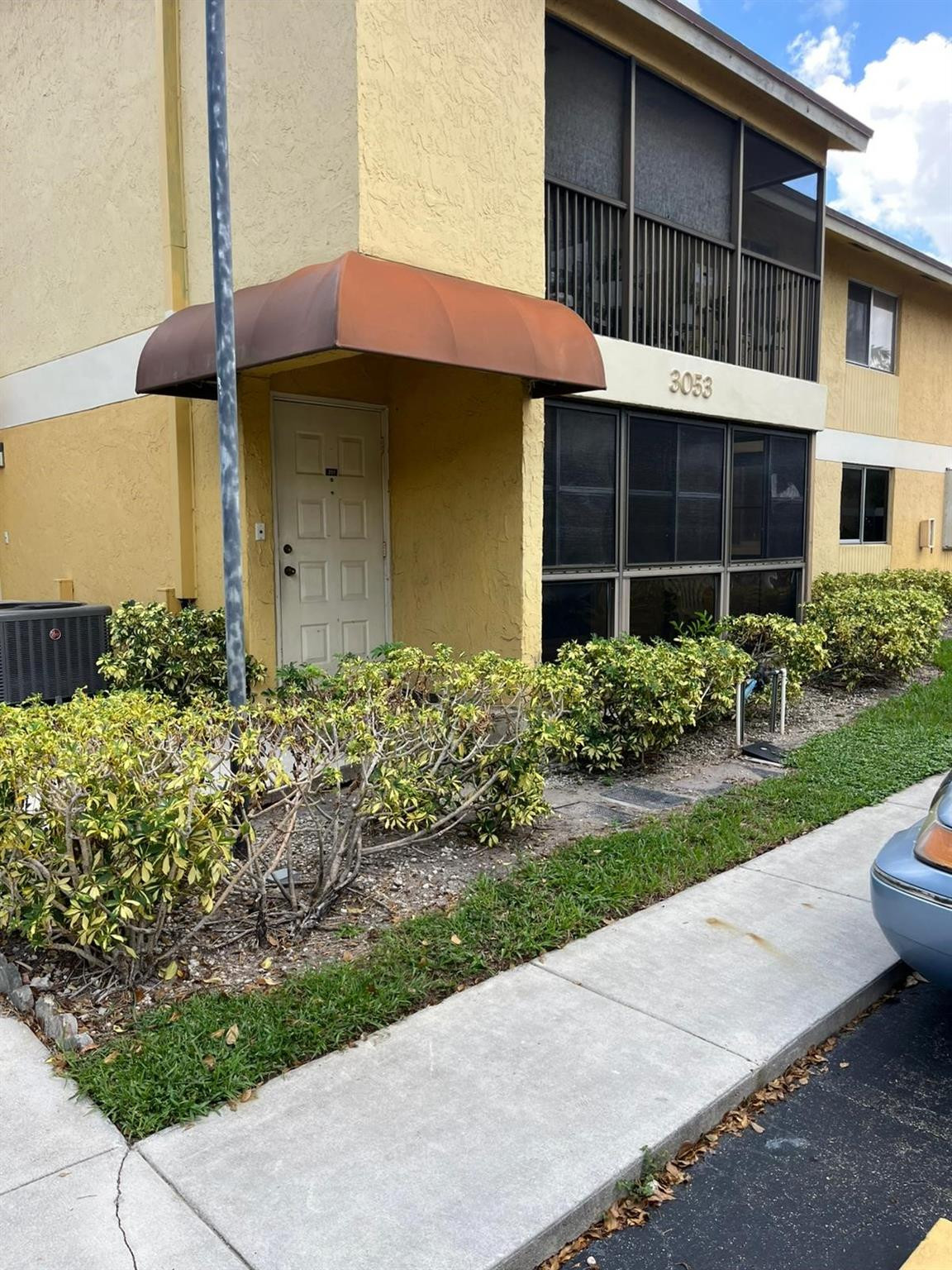 Foto de propiedad en 3053 N Oakland Forest Drive 201, Oakland Park, FL 33309 Oakland Park con MLS# 