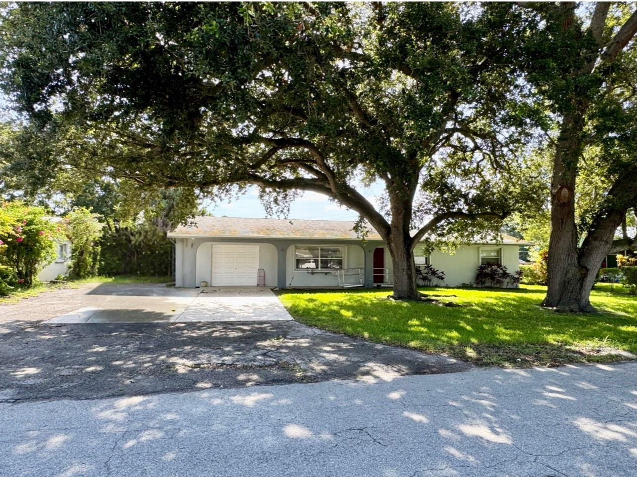 Foto de propiedad en 3474 Southern Pines Drive, Fort Pierce, FL 34982 Fort Pierce con MLS# 