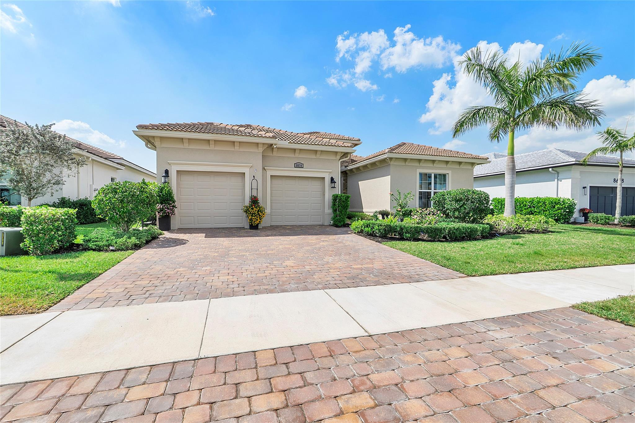 Foto de propiedad en 8674 SW Flutto Way, Port St. Lucie, FL 34987 Port St. Lucie con MLS# 