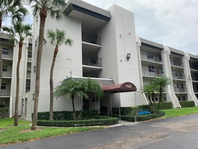 Foto de propiedad en 9460 Poinciana Place 203, Davie, FL 33324 Davie con MLS# 