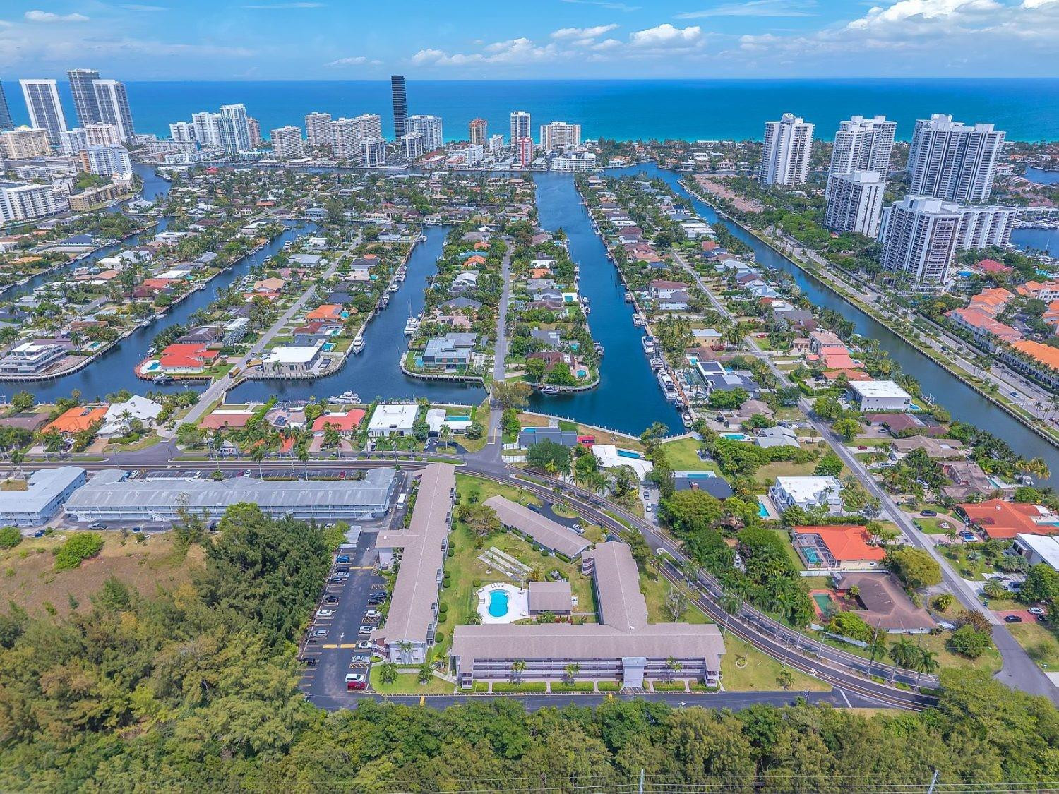 Foto de propiedad en 700 Layne Boulevard 301, Hallandale Beach, FL 33009 Hallandale Beach con MLS# 
