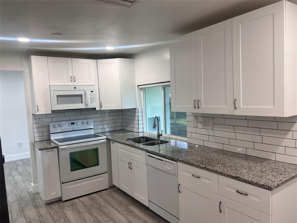 Foto de propiedad en 8361 NW 27th Place, Sunrise, FL 33322 Sunrise con MLS# 