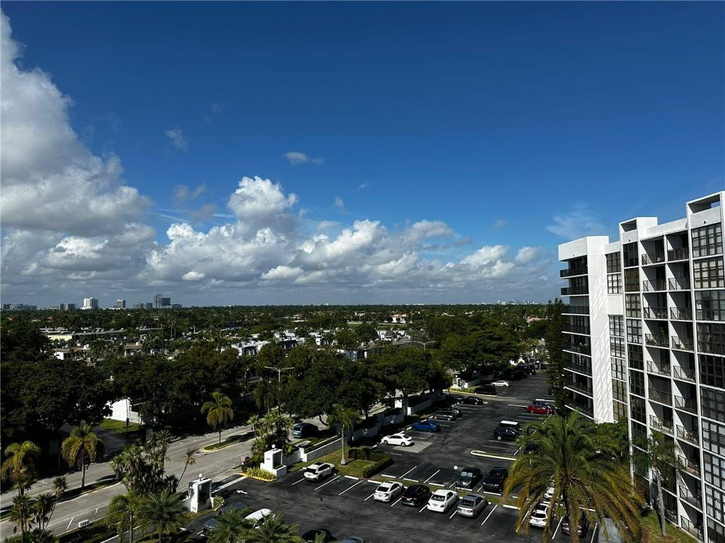 Alquilada 800 Parkview Drive 829, Hallandale Beach, FL 33009, Hallandale Beach, FL 33009