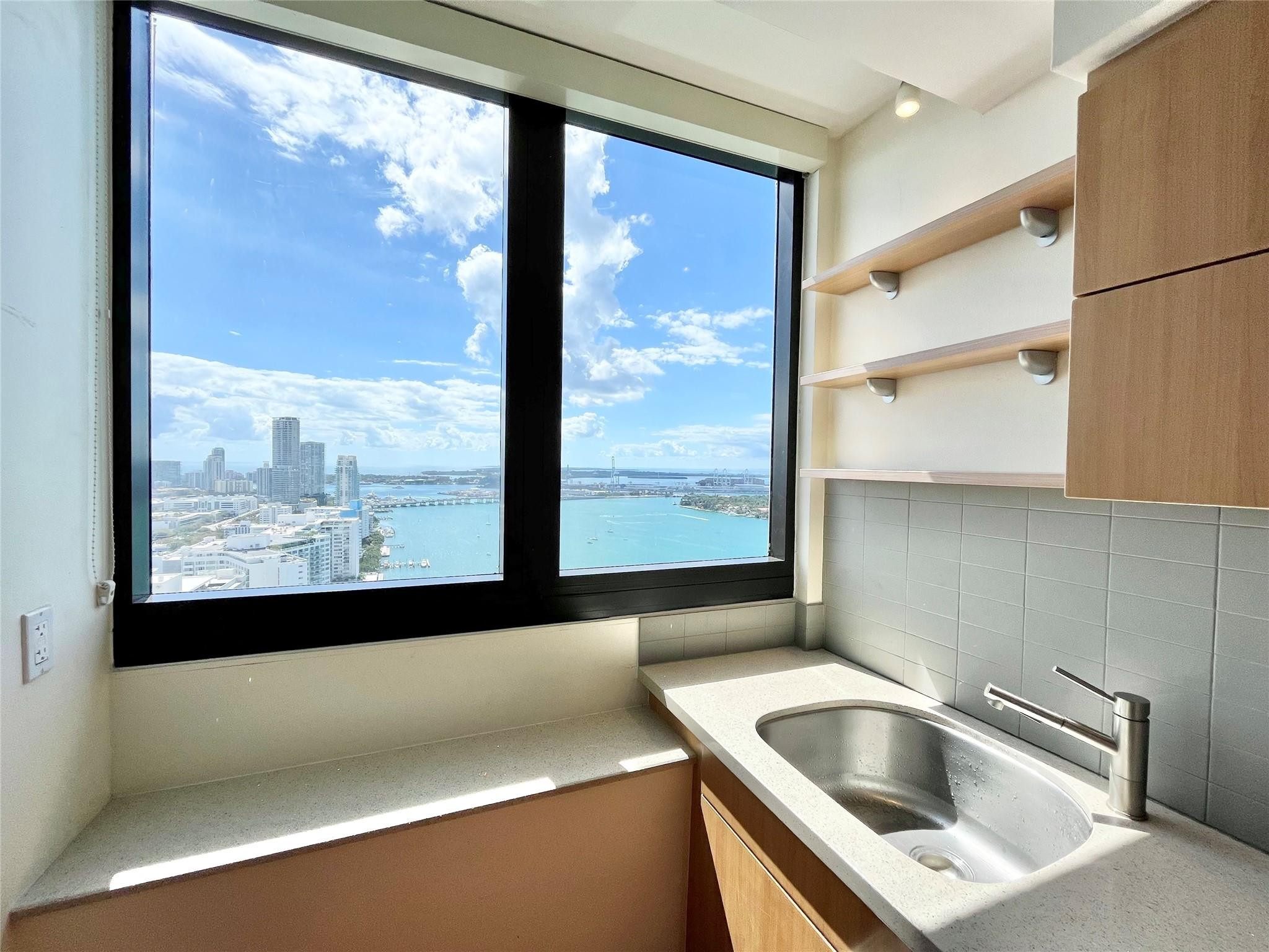 Foto de propiedad en 1330 West Avenue 3404, Miami Beach, FL 33139 Miami Beach con MLS# 