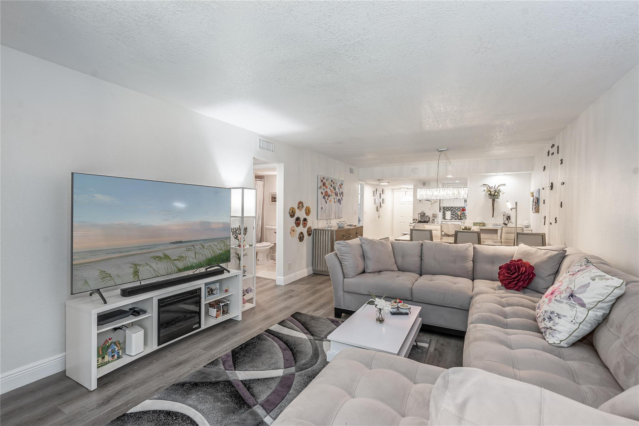 Foto de propiedad en 8901 S Hollybrook Boulevard 201, Pembroke Pines, FL 33025 Pembroke Pines con MLS# 