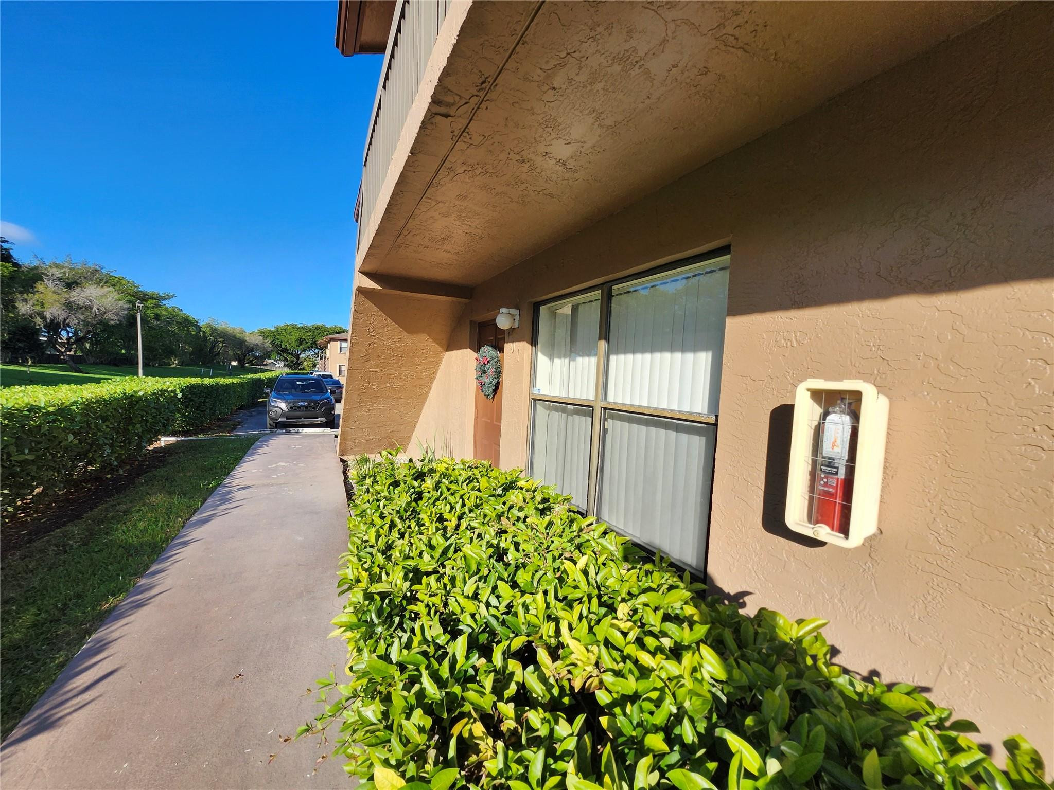 Alquilada 10004 Winding Lake Road 101, Sunrise, FL 33351, Sunrise, FL 33351