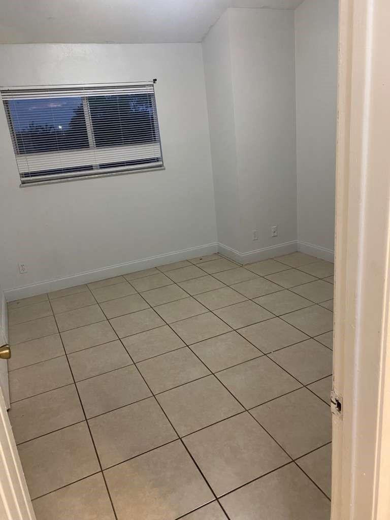 Alquilada 3441 NW 44th Street 203, Oakland Park, FL 33309, Oakland Park, FL 33309