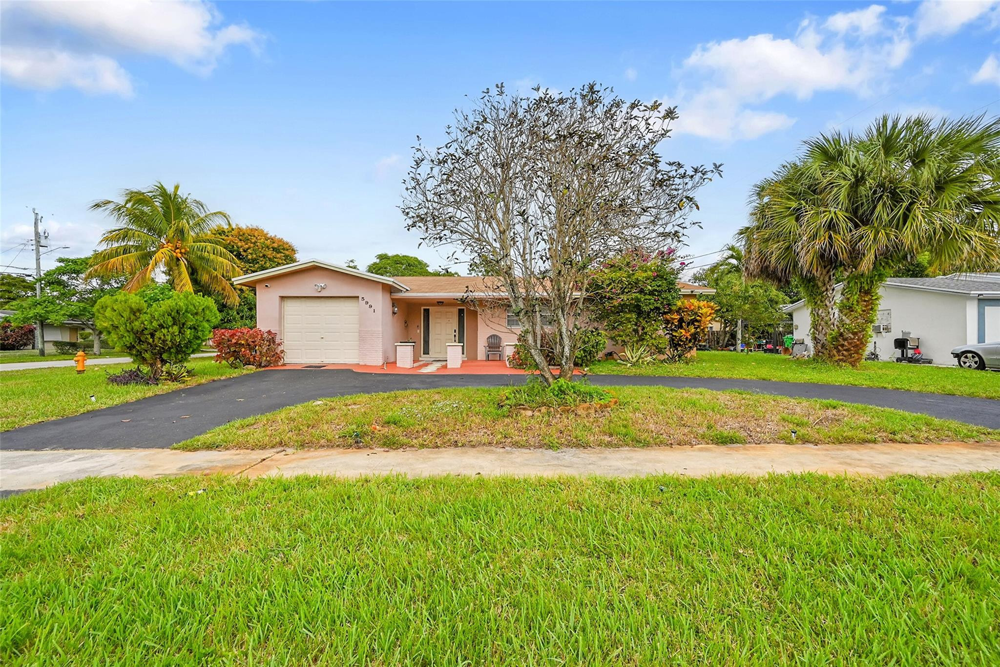 Foto de propiedad en 5991 NW 13th Street, Sunrise, FL 33313 Sunrise con MLS# 