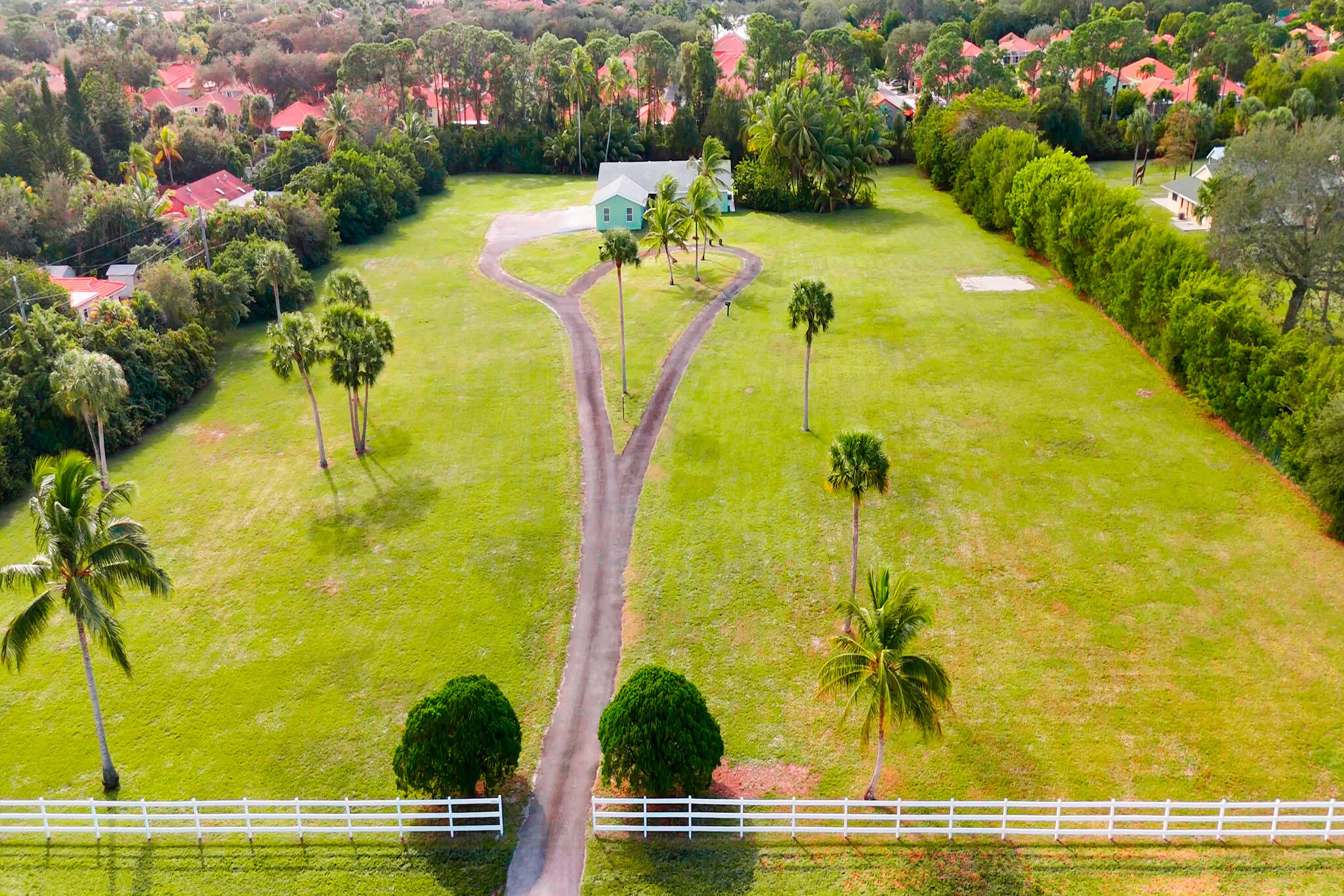 Foto de propiedad en 4656 Lillian Avenue, Palm Beach Gardens, FL 33418 Palm Beach Gardens con MLS# 