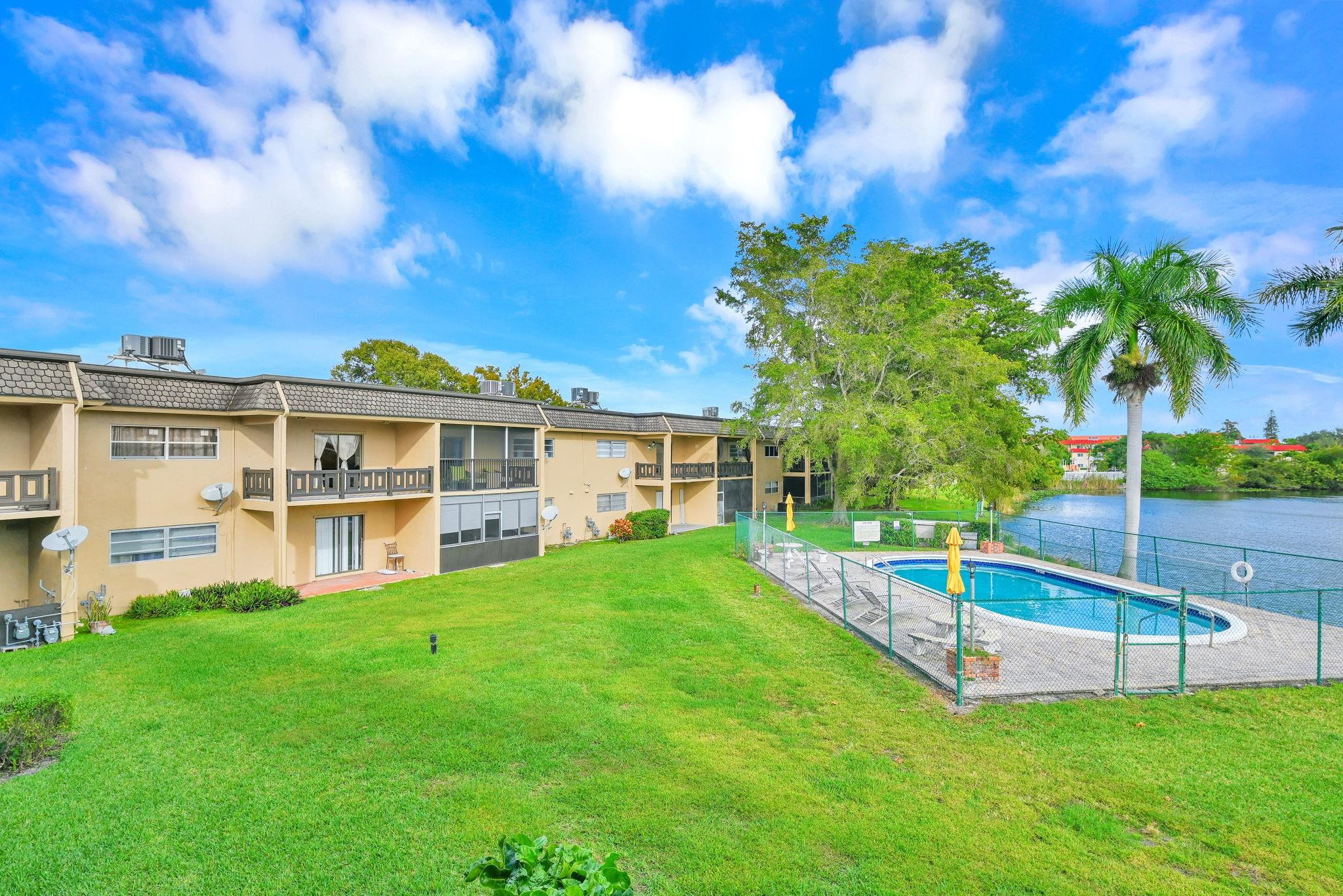 Alquilada 5900 NW 17th Place 215, Sunrise, FL 33313, Sunrise, FL 33313