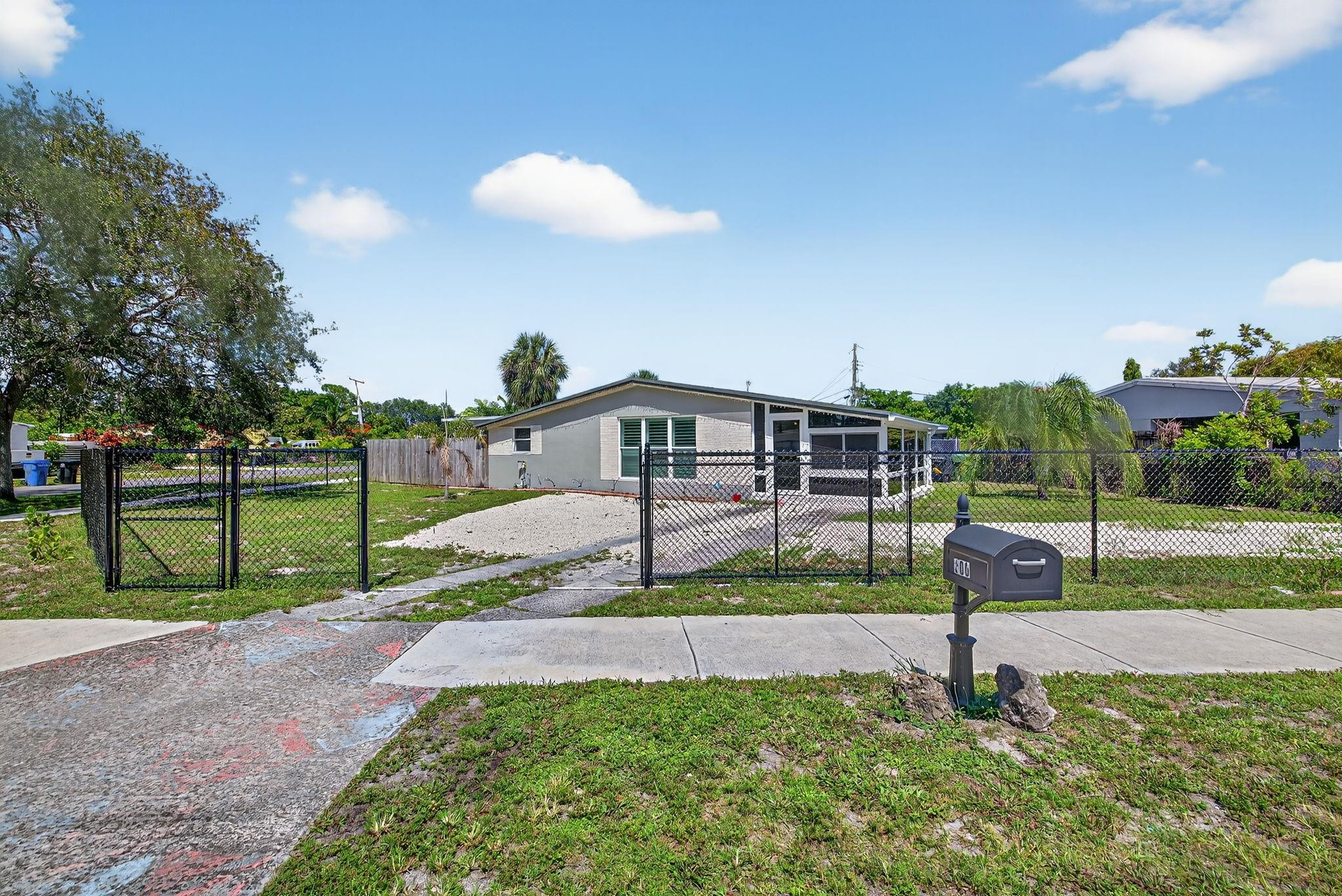 Foto de propiedad en 300 SW 25th Avenue, Fort Lauderdale, FL 33312 Fort Lauderdale con MLS# 