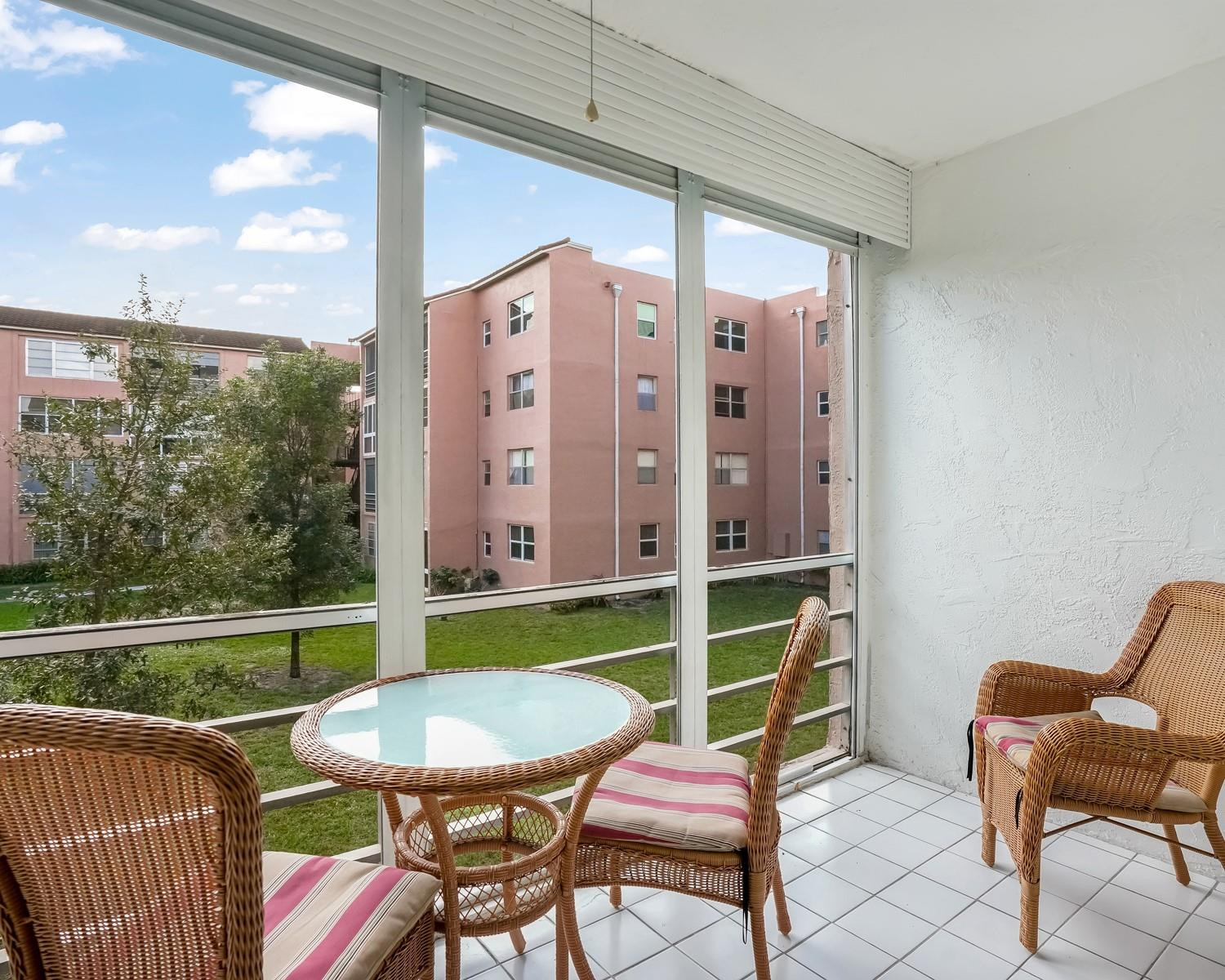 En Venta 2851 Somerset Drive 205, Lauderdale Lakes, FL 33311, Lauderdale Lakes, FL 33311