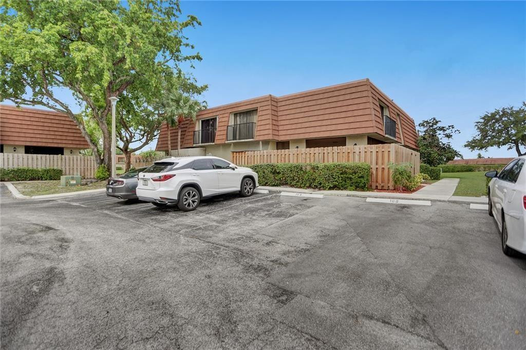 Foto de propiedad en 4887 NW 94th Terrace 4887, Sunrise, FL 33351 Sunrise con MLS# 
