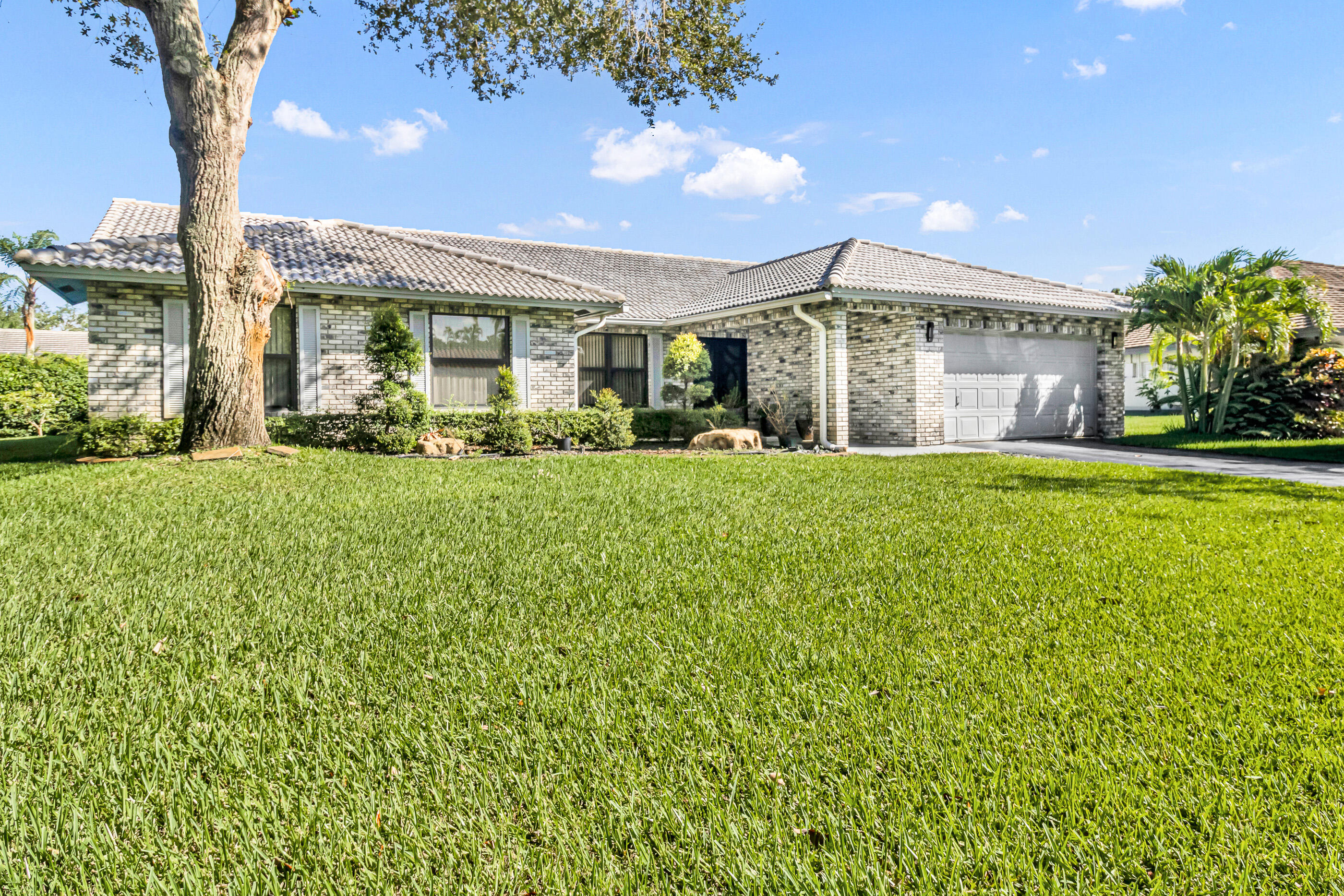 Foto de propiedad en 11884 NW 2nd Court, Coral Springs, FL 33071 Coral Springs con MLS# 