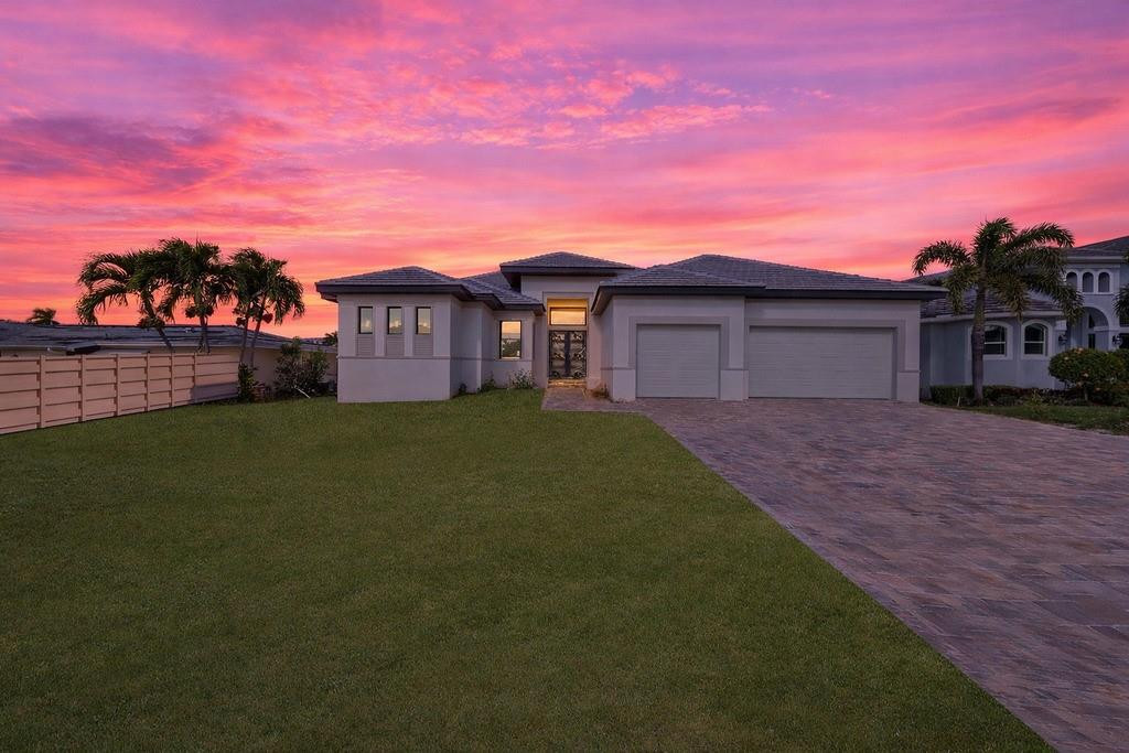 Foto de propiedad en 131 SW 57th Street, Cape Coral, FL 33914 Cape Coral con MLS# 