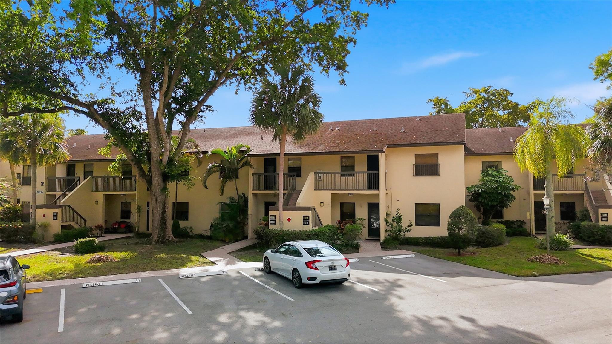 Foto de propiedad en 3053 Carambola Circle N Unit 3053, Coconut Creek, FL 33066 Coconut Creek con MLS# 