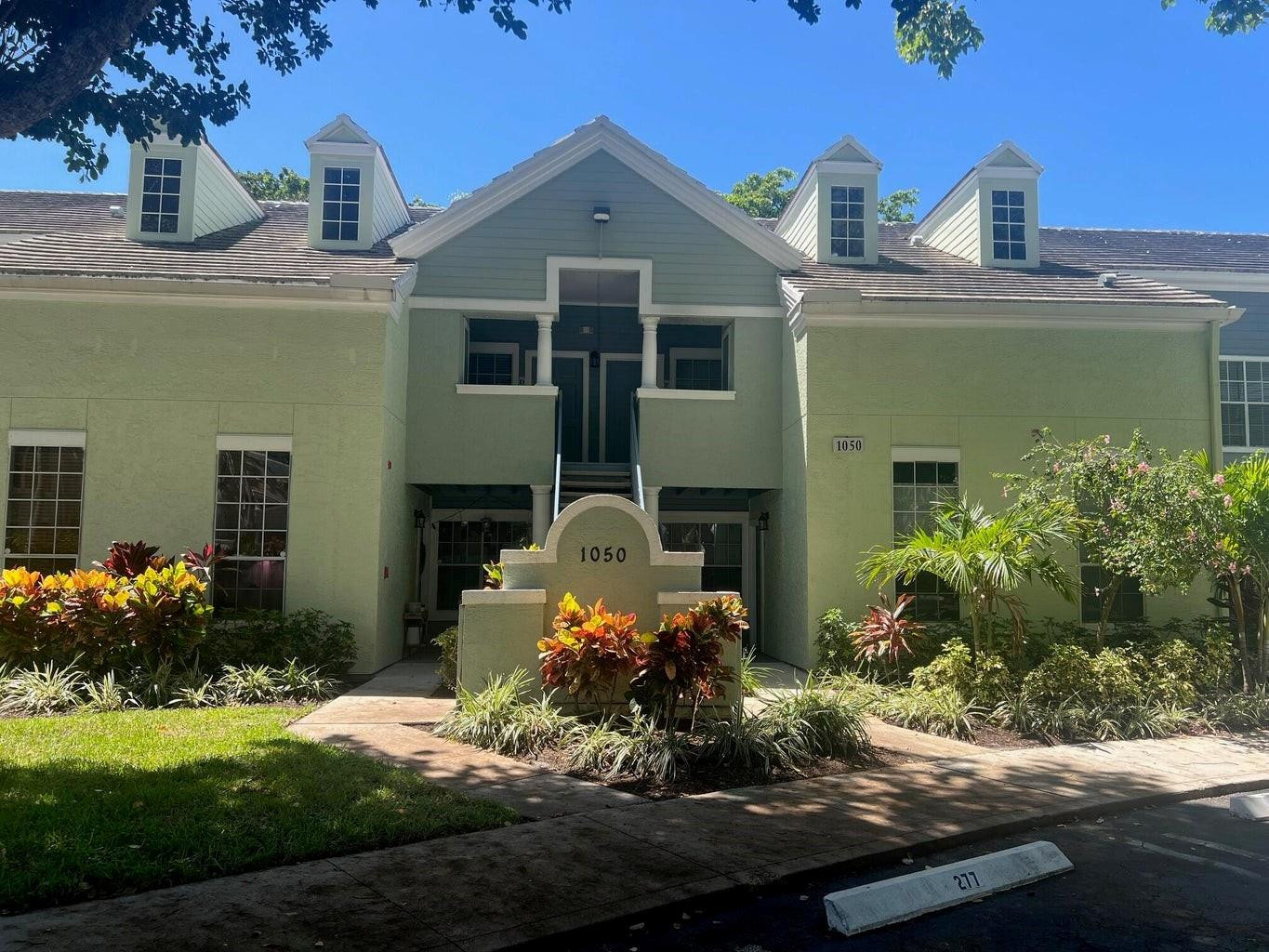 Foto de propiedad en 1050 Crystal Way D, Delray Beach, FL 33444 Delray Beach con MLS# 
