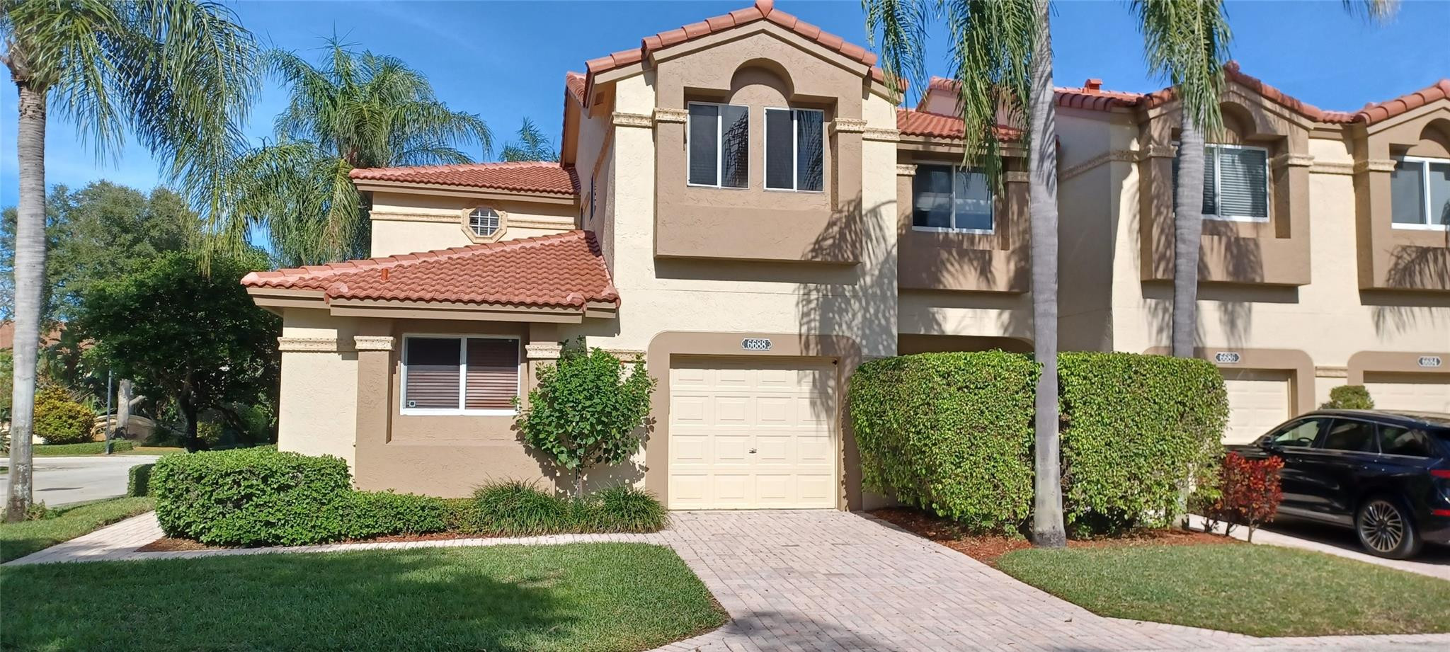 Foto de propiedad en 6688 Via Regina, Boca Raton, FL 33433 Boca Raton con MLS# 