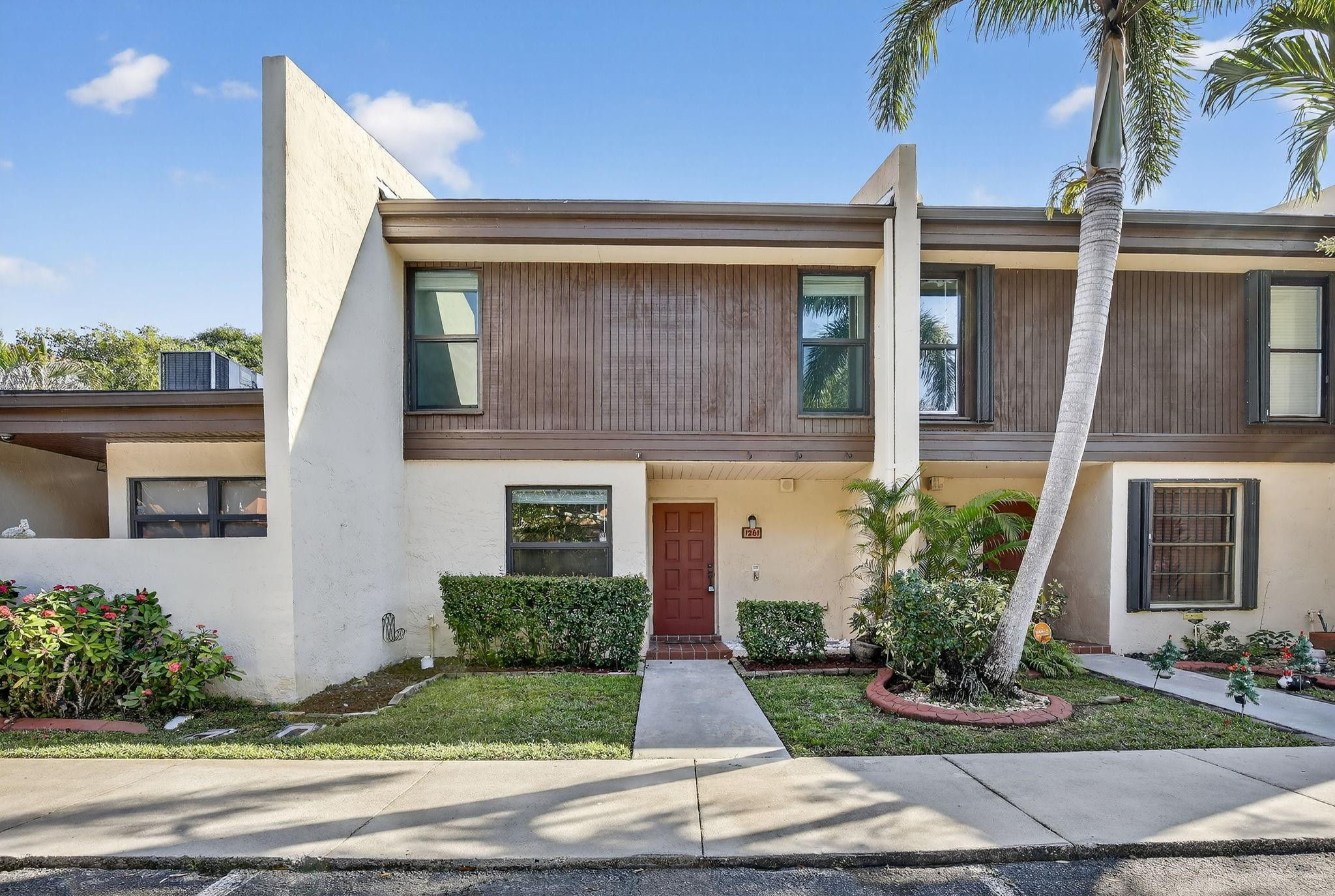Foto de propiedad en 1261 NW 99th Terrace 47, Pembroke Pines, FL 33024 Pembroke Pines con MLS# 