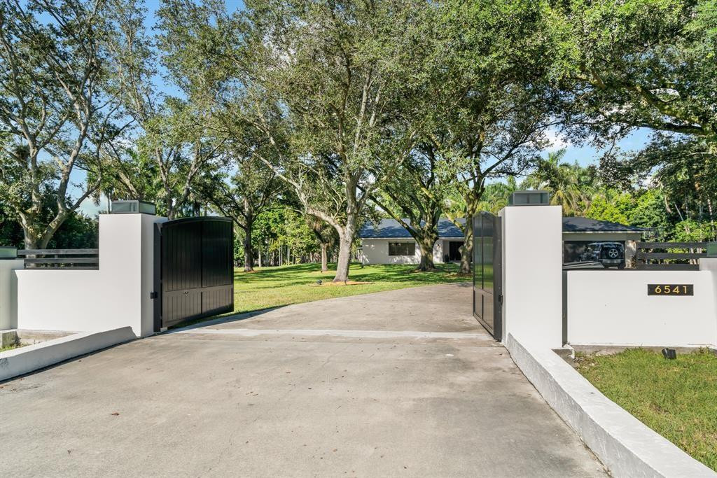 Foto de propiedad en 6541 Melaleuca Road, Southwest Ranches, FL 33330 Southwest Ranches con MLS# 