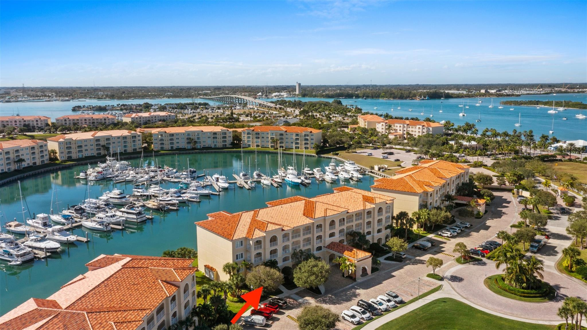 Foto de propiedad en 9 Harbour Isle Drive 102, Hutchinson Island, FL 34949 Hutchinson Island con MLS# 