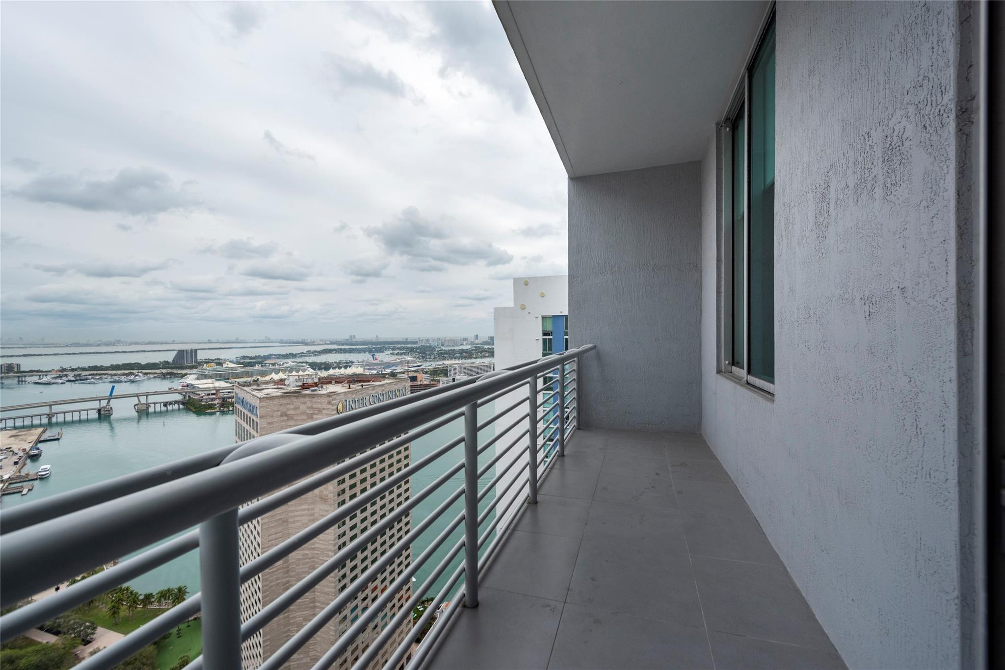 Alquilada 325 S Biscayne Boulevard LPH16, Miami, FL 33131, Miami, FL 33131