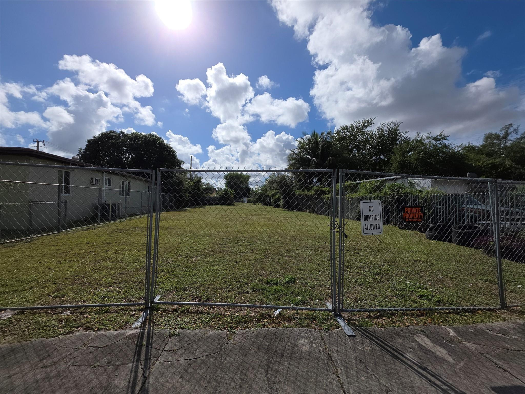 Foto de propiedad en 1810 NW 84th Street, Miami, FL 33147 Miami con MLS# 