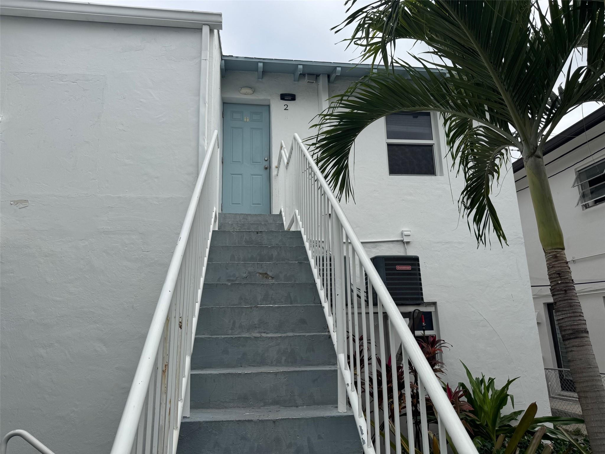 Alquilada 7910 Abbott Avenue 2, Miami Beach, FL 33141, Miami Beach, FL 33141