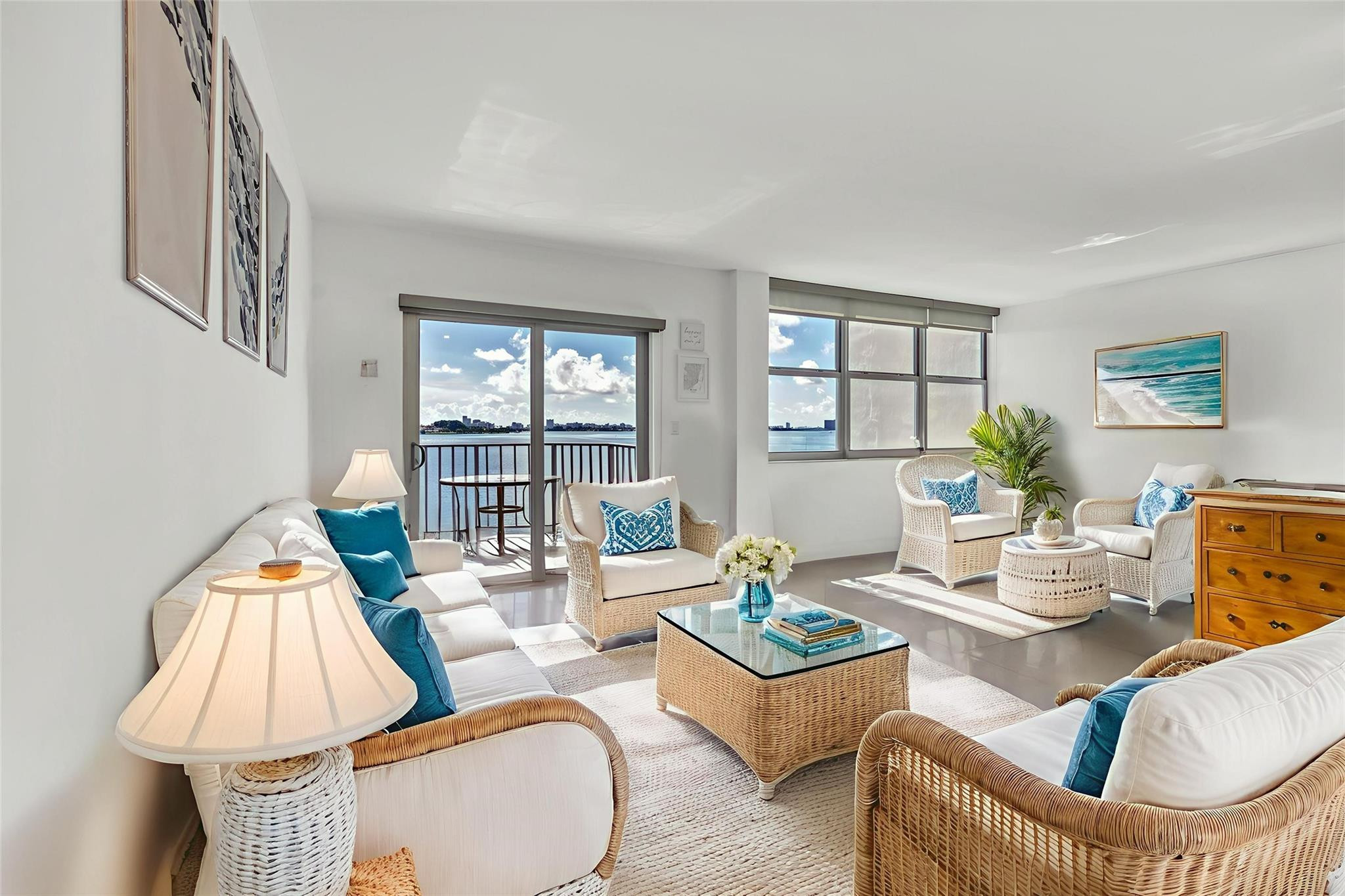 Vendido 11930 N Bayshore Drive 404, North Miami, FL 33181, North Miami, FL 33181