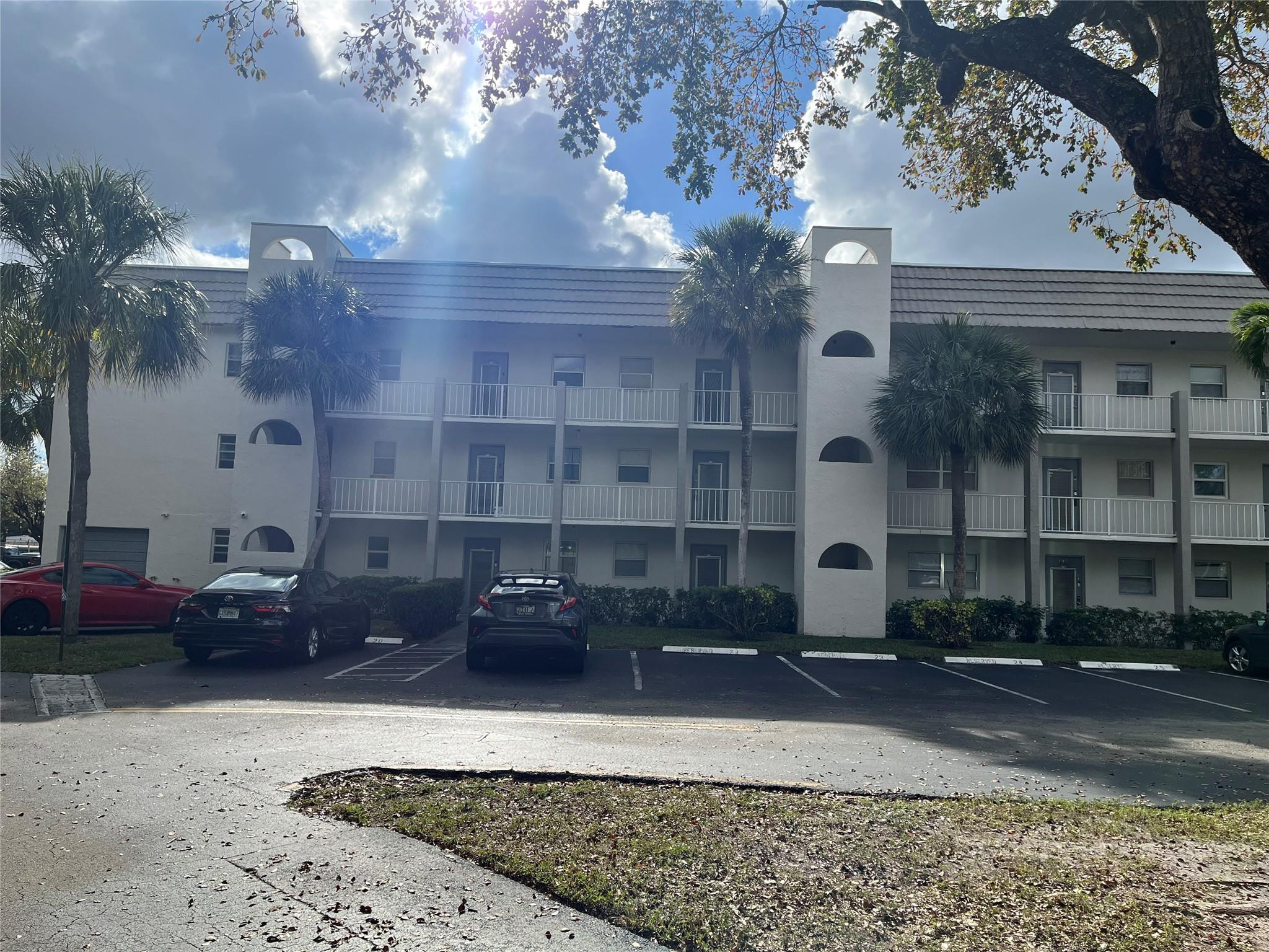 Vendido 8100 Sunrise Lakes Boulevard 307, Sunrise, FL 33322, Sunrise, FL 33322