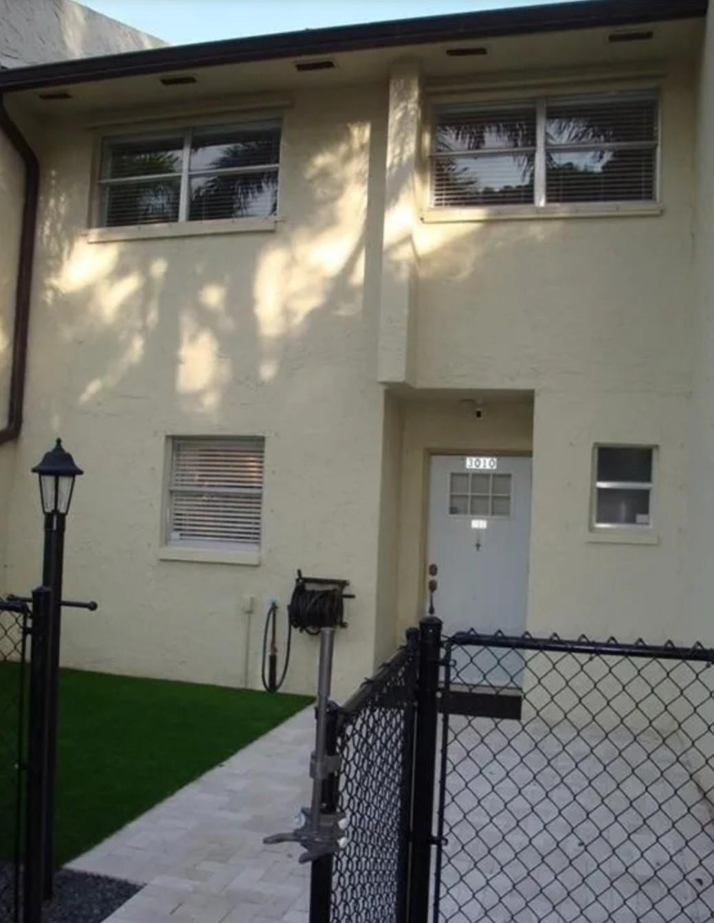Foto de propiedad en 3010 NW 68th Street 102, Fort Lauderdale, FL 33309 Fort Lauderdale con MLS# 