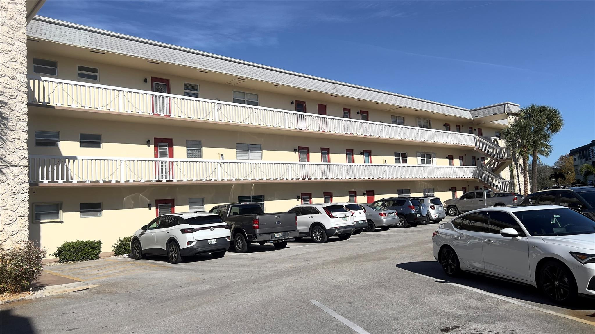 Vendido 4411 NW 16th Street 207, Lauderhill, FL 33313, Lauderhill, FL 33313