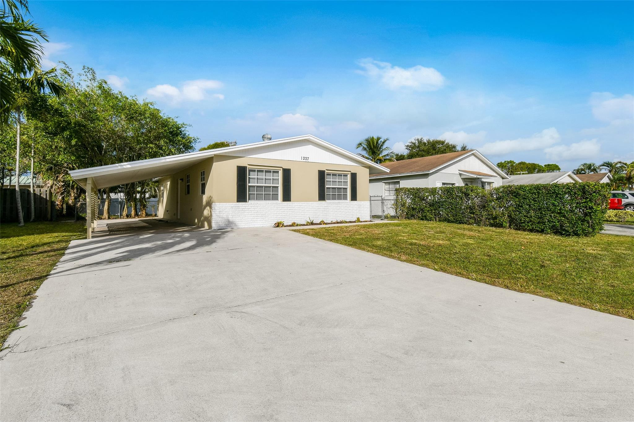 Foto de propiedad en 1227 Cherokee Street, Jupiter, FL 33458 Jupiter con MLS# 