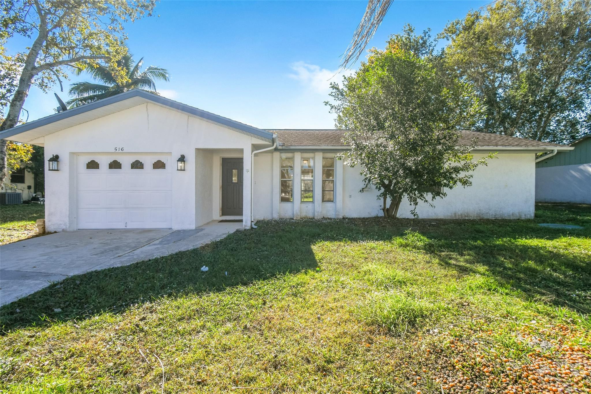 Foto de propiedad en 516 SW Buswell Avenue, Port St. Lucie, FL 34983 Port St. Lucie con MLS# 