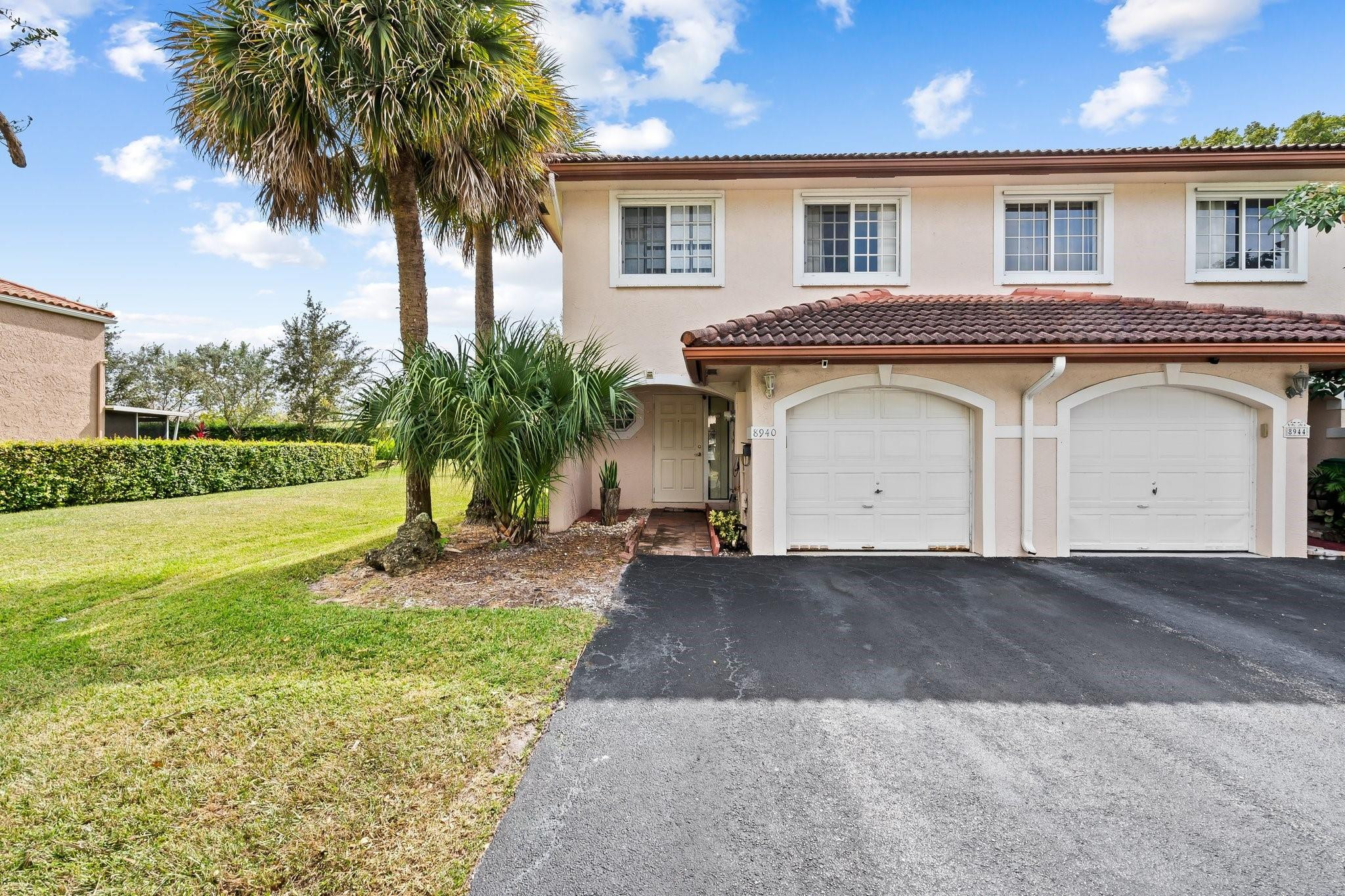 Foto de propiedad en 8940 NW 38th Drive 8940, Coral Springs, FL 33065 Coral Springs con MLS# 